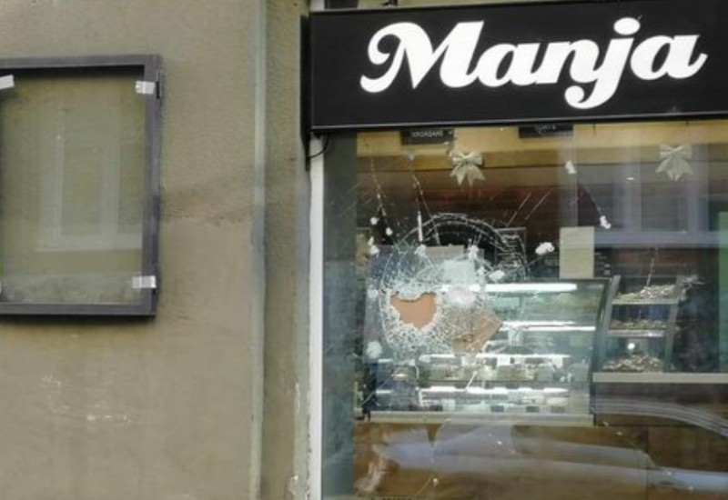 Razbijen još jedan izlog pekare Manja u Sarajevu (VIDEO)