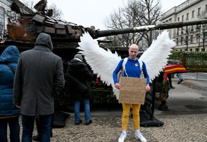 Tenk ispred ruske ambasade: Pristalice Ukrajine se skupile na obilježavanju godišnjice rata