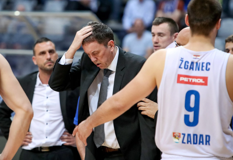 Prekinut meč Zadara i Igokee, trener pogođen u glavu