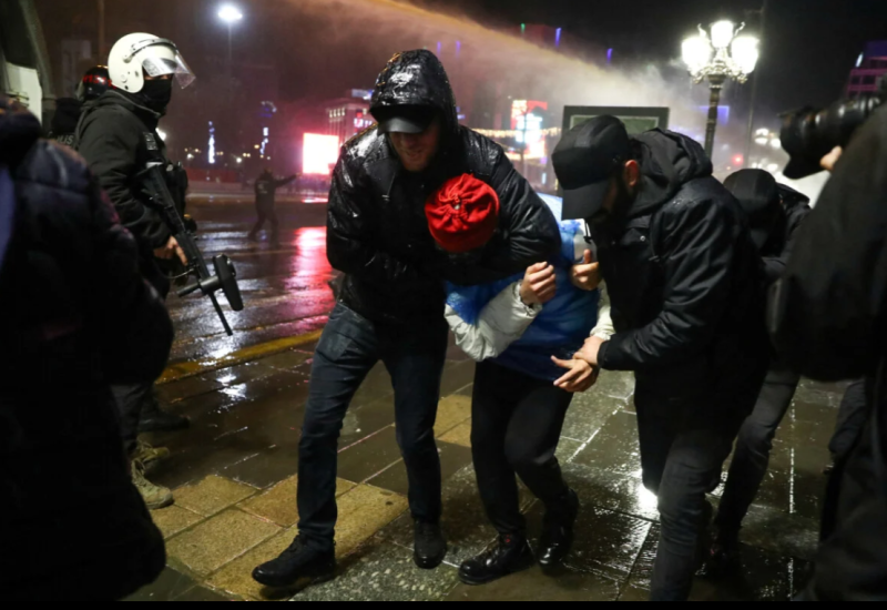 Haos u Turskoj se nastavlja: Policija nakon protesta upala u domove političara i aktivista, brojni uhapšeni