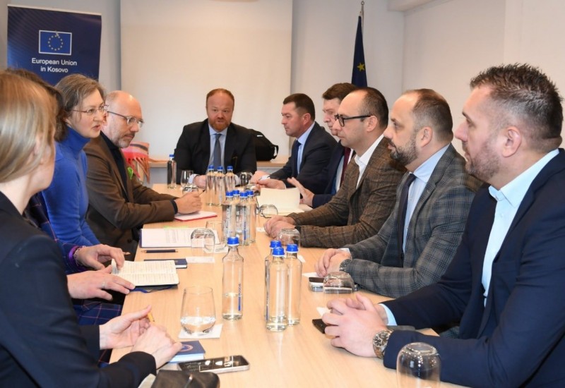 Simić: Radi se na rješenju za vozila, prioritet obrazovni i zdravstveni sistem