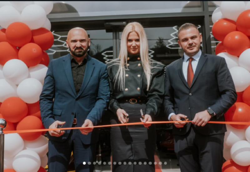 Porodica Rame Isaka ulazi u novi biznis: Otvoren salon luksuznih automobila VIDEO