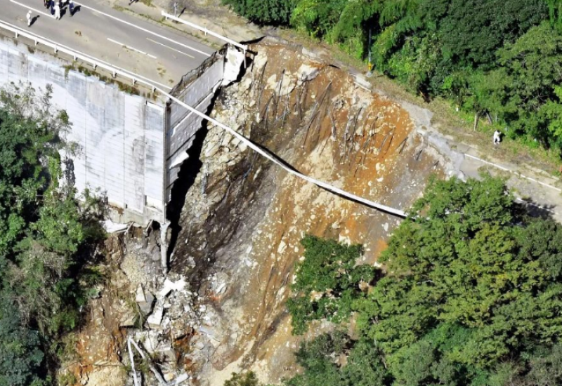 JAPAN: Poginulo dvoje, bez struje ostalo 120.000 ljudi
