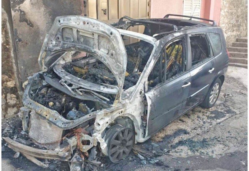 CRNA GORA: Zapaljen auto odbornika Demokrata Sava Nikovića