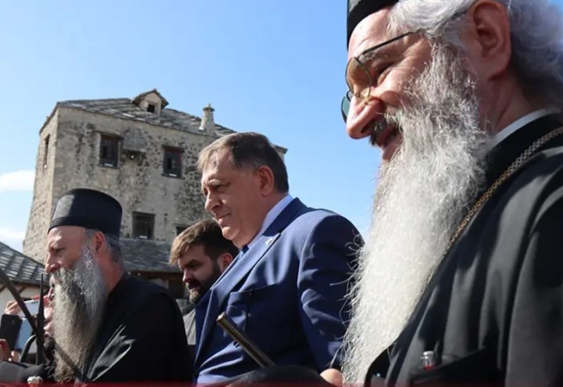 Počasni skok sa Starog mosta za Dodika i patrijarha Porfirija (VIDEO)