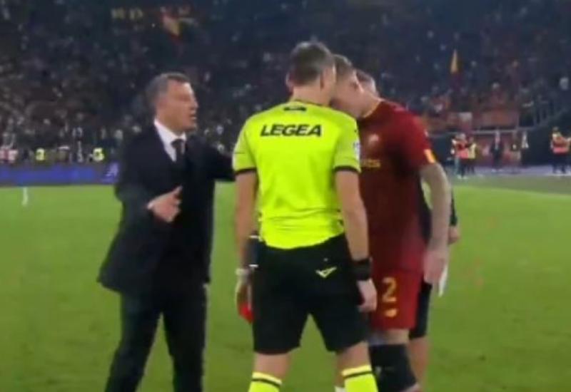 Nezapamćena scena: Fudbaler Rome glavom udario sudiju