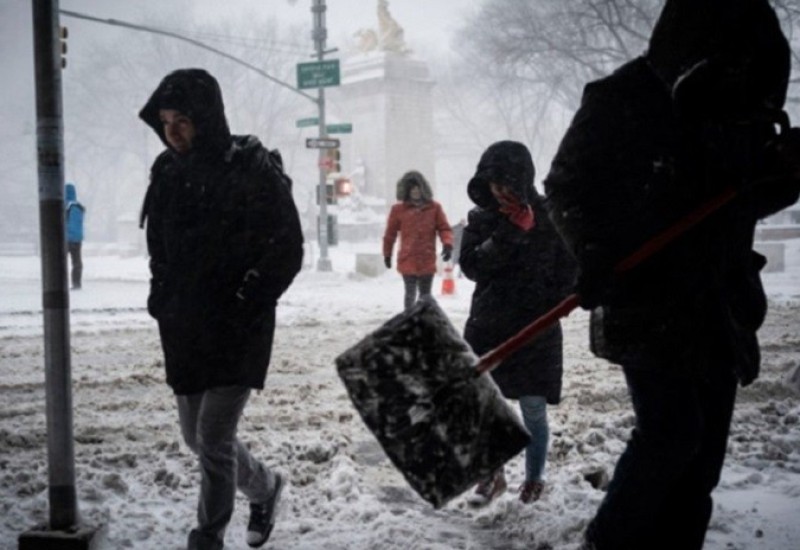 Trinaest osoba poginulo u snježnoj oluji