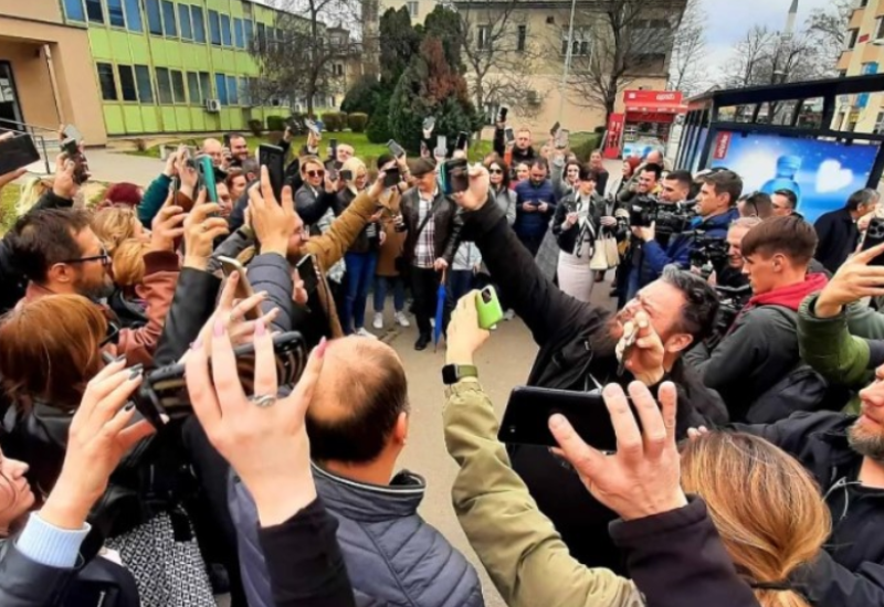 Novinari pred policijom u Banjaluci: Poruka jasna, vratite telefon!