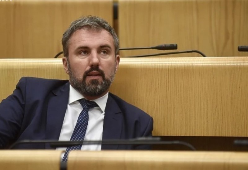 Stojanović optužio SDA da im je važnija džamija nego država, stigle žestoke reakcije