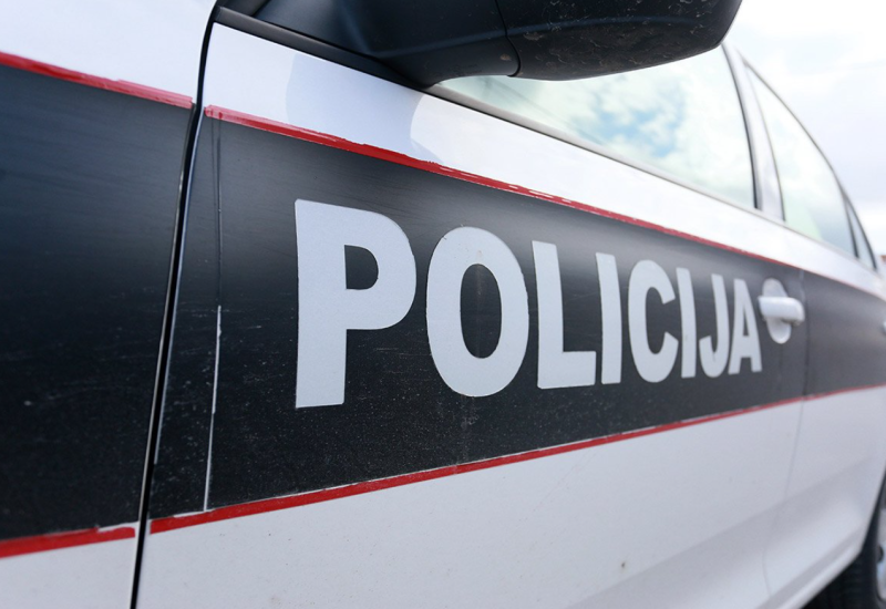 Tragičan epilog nesreće kod Sarajeva: Mladić preminuo, bore se za život djeteta