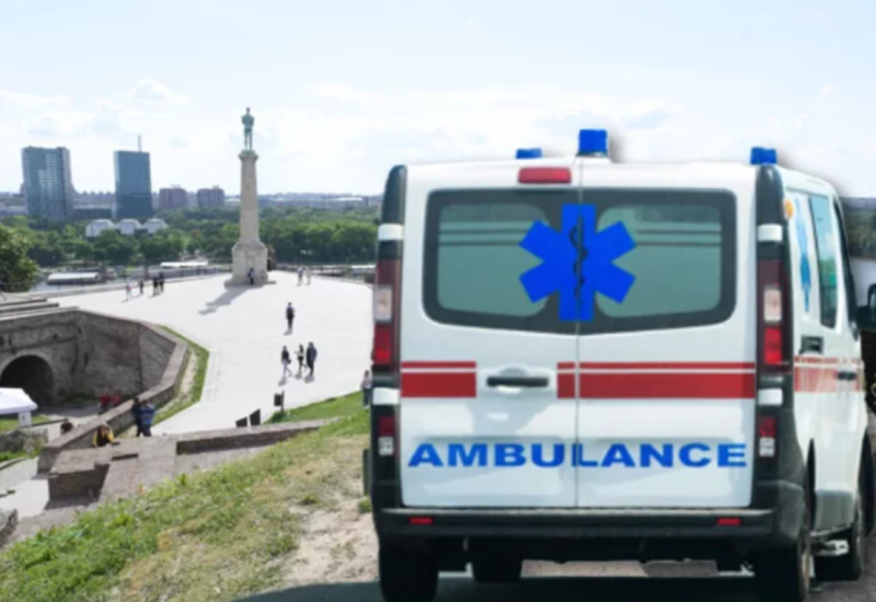 Jeziva scena u centru Beograda: Žena nepomično leži nasred ulice