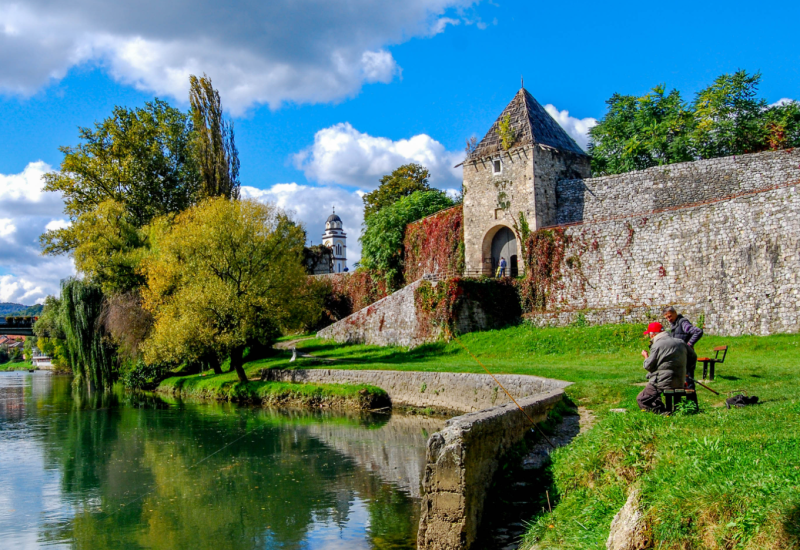Sutra pretežno sunčano, krajem dana kiša