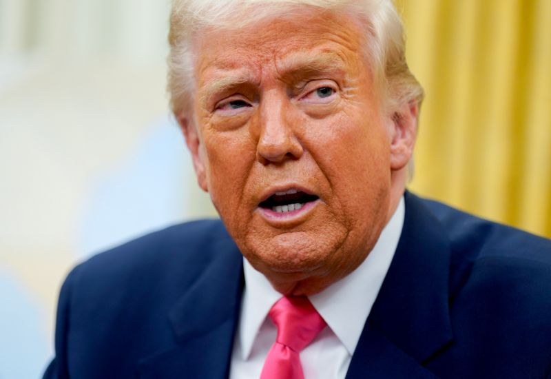 Skadal u Bijeloj kući: Trampovi ljudi greškom ubacili novinara u povjerljivu grupu za poruke – i otkrili mu detalje ratnih planova