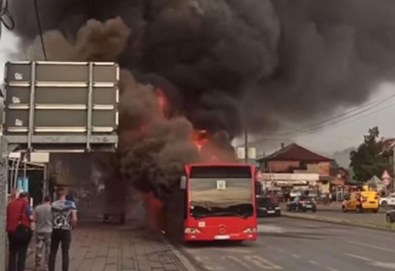 Izgorio autobus kompanije iz Niša, treći za godinu dana (VIDEO)
