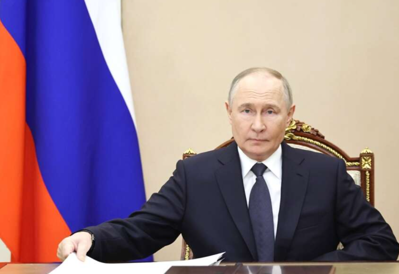 Neviđena drama u Rusiji: Letjelica u kojoj je bio Vladimir Putin upala u ROJ DRONOVA