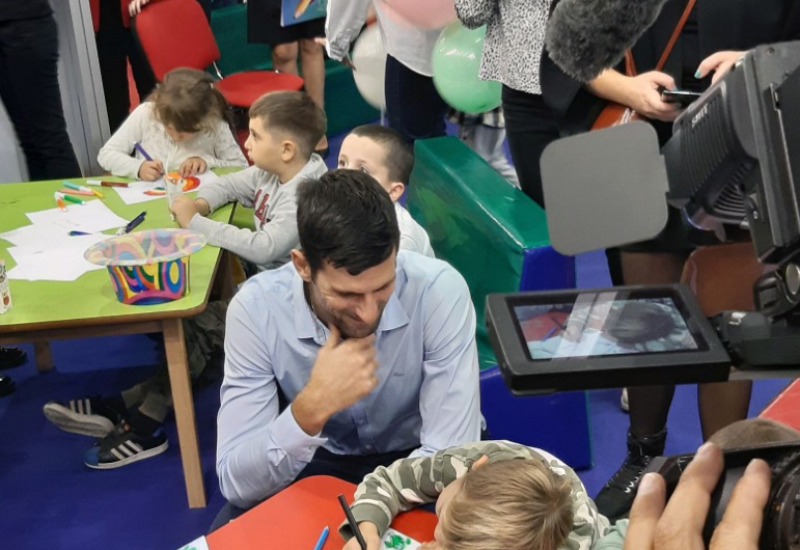 Đoković na sajmu obrazovanja: Crtao sa djecom predškolskog uzrasta