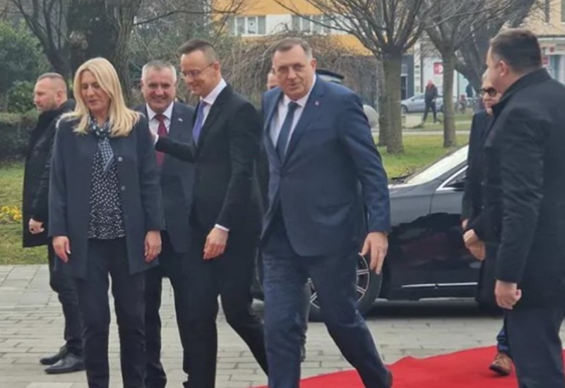 Sijarto stigao u Banjaluku: Mađarskog ministra dočekali Dodik i Cvijanovićeva