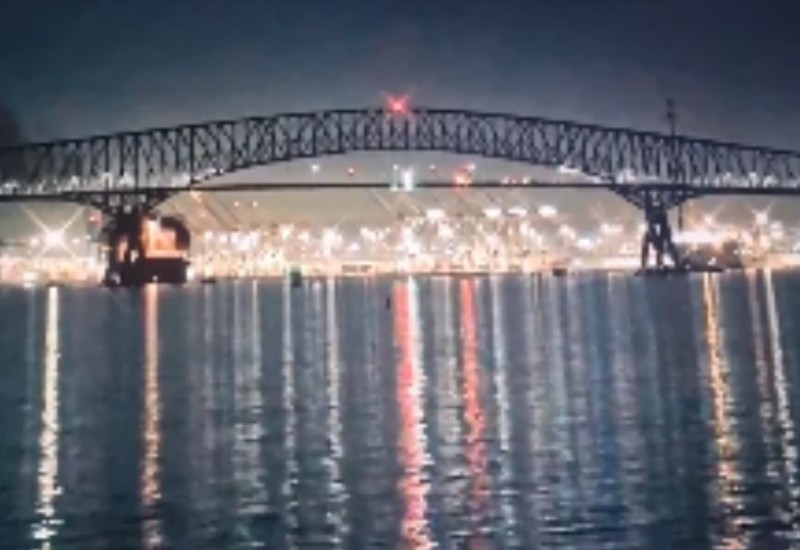 Teretni brod srušio most u Baltimoru, ronioci tragaju za nestalima VIDEO