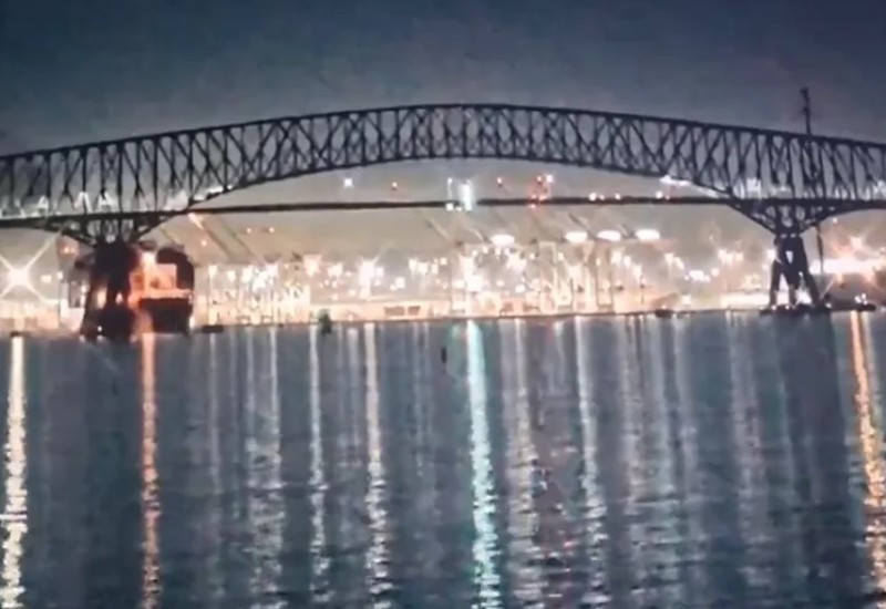 I ljudi i vozila sletjeli u vodu kada se urušio most: Jezivi detalji nesreće