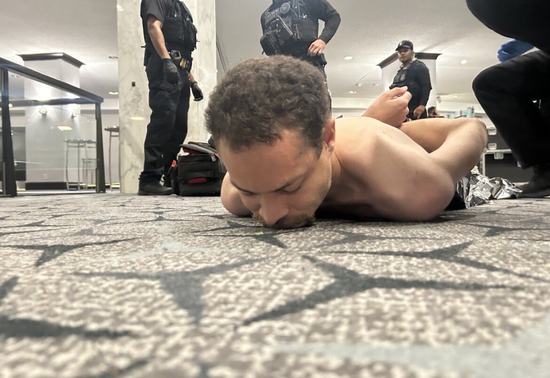 Tramp objavio fotografije i video osumnjičenog za pucnjavu na večeri dopisnika (VIDEO)
