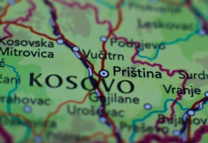 Sirene na sjeveru Kosova: Pripadnici kosovske policije oko zgrada opština