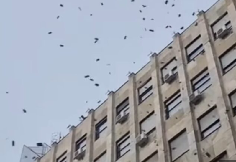 Neobičan prizor: U centru Beograda novčanice “padale sa neba” VIDEO