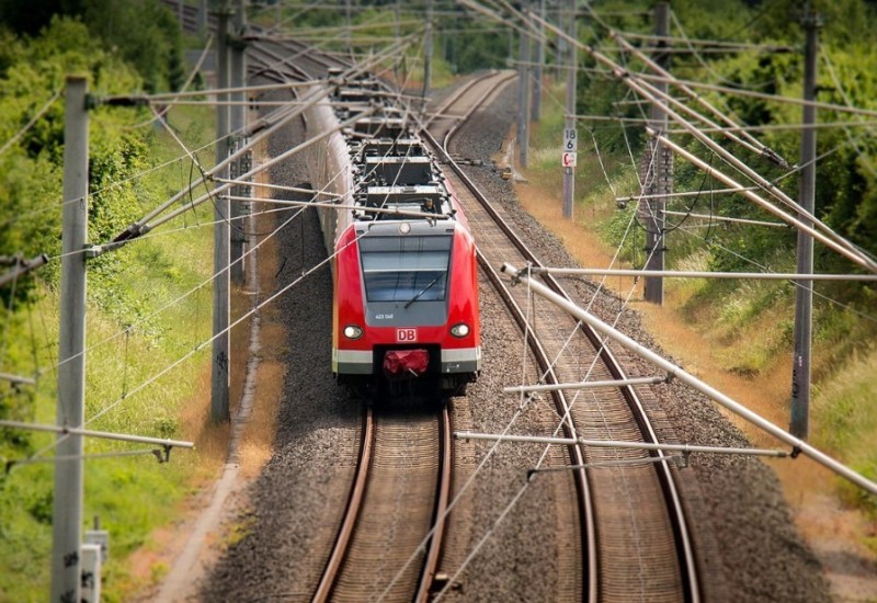 Tri maloljetnika se penjala na voz zbog TikToka pa ih udarila struja