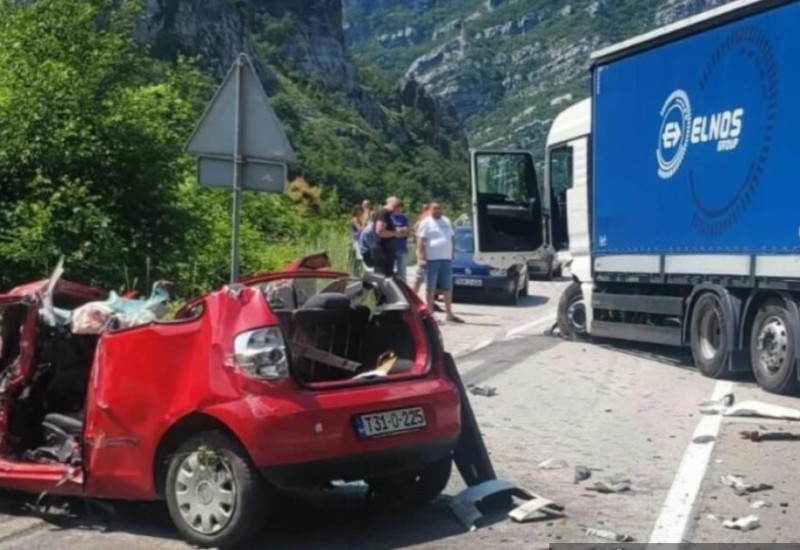 "Pretpostavlja se da je u pitanju umor ili srčani udar" Vozač automobila kod Jablanice, prešao u lijevu traku i sudario se sa kamionom