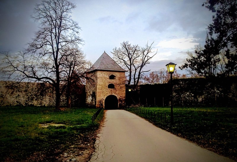 BANJA LUKA: Kastel dobija nove korpe za otpatke i žardinjere za cvijeće