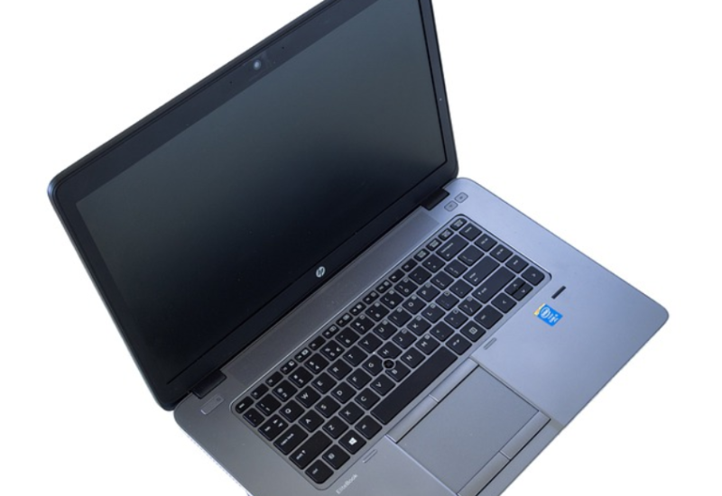 Spriječen šverc laptop računara i parfema vrijednih 55.000 evra