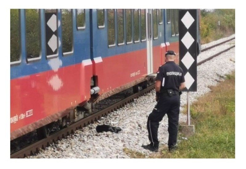 SRBIJA: Blokada na pruzi, mašinovođa izbjegao katastrofu