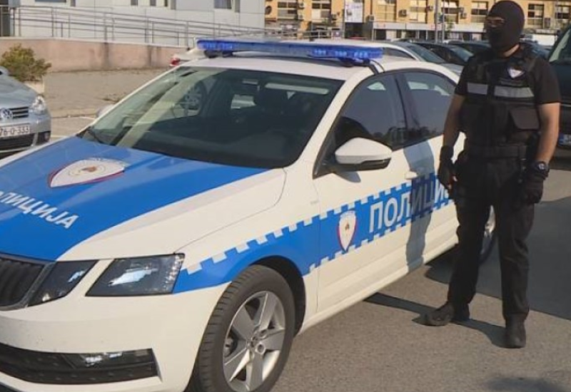 TESLIĆ: Pucao na dva automobila pa uhapšen, oduzeta automatska puška