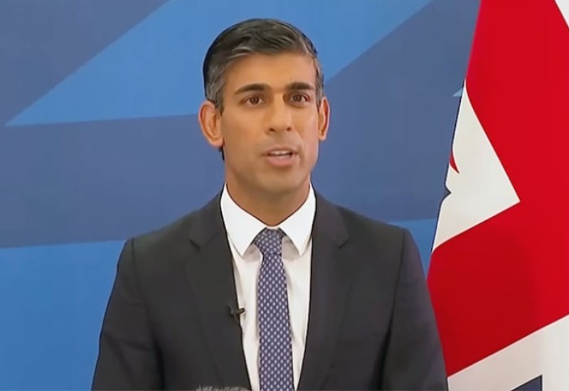 Britanci ismijali prvi premijerov govor: Sunak, trepni dva puta ako su te oteli