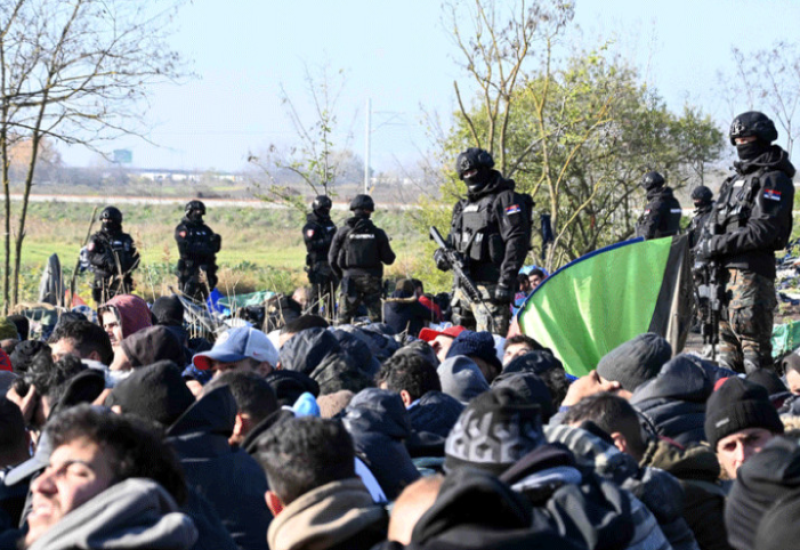 Policija Srbije pronašla oružje i obilježja OVK-a kod migranata
