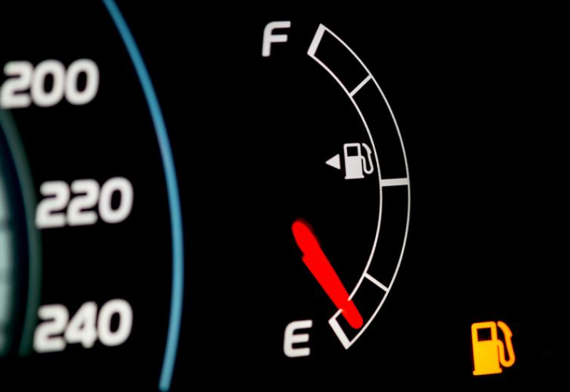 Koliko štete nanosite automobilu kada voziti na rezervi?