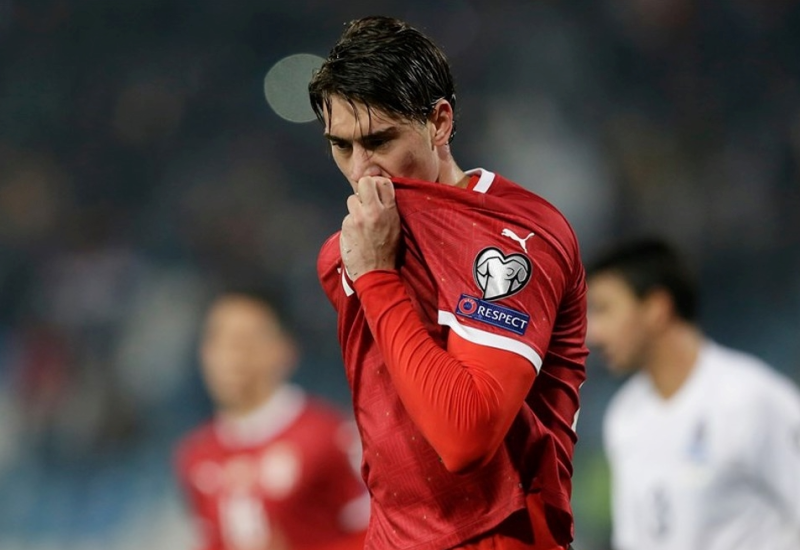 Piksi u mukama, Vlahović pod znakom pitanja