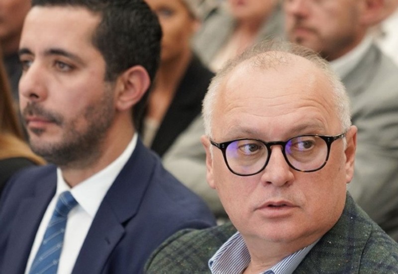 Poznato ko će mijenjati Vesića i Momirovića