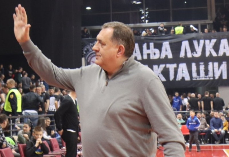 Publika u Laktašima aplauzom pozdravila Dodika i Obradovića VIDEO