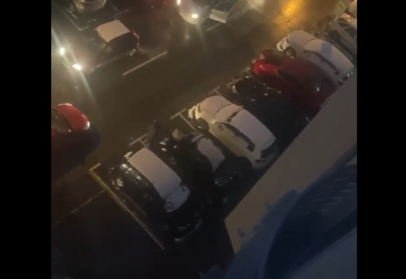 Zaustavile saobraćaj: Žene se potukle nasred ulice (VIDEO)