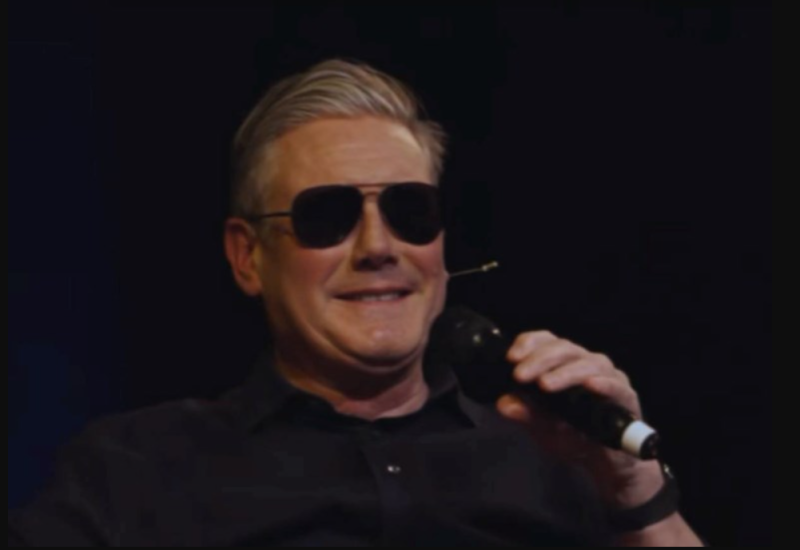 Starmer s pilotskim naočarima imitirao Makrona (VIDEO)