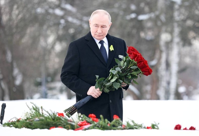 Putin odao počast žrtvama opsade Lenjingrada, posjetio mjesto gdje počiva njegov brat (VIDEO)