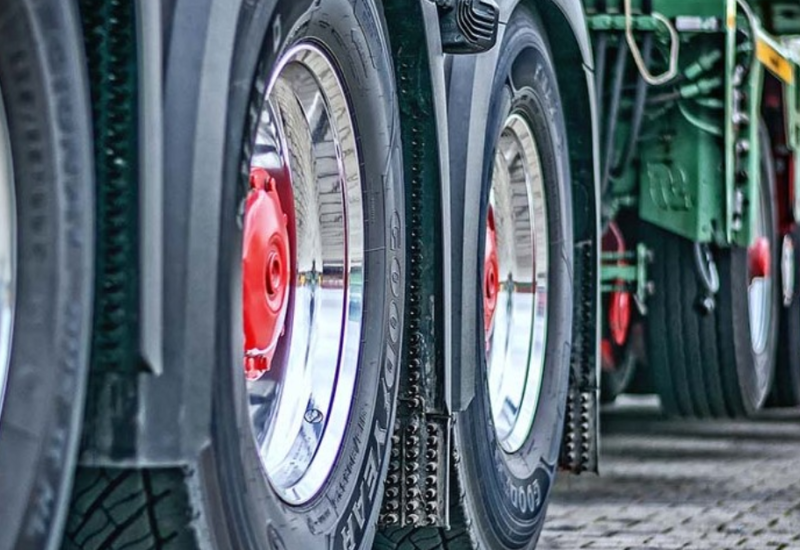 Sudario se sa teretnim vozilom: Muškarac izgubio život u teškom udesu