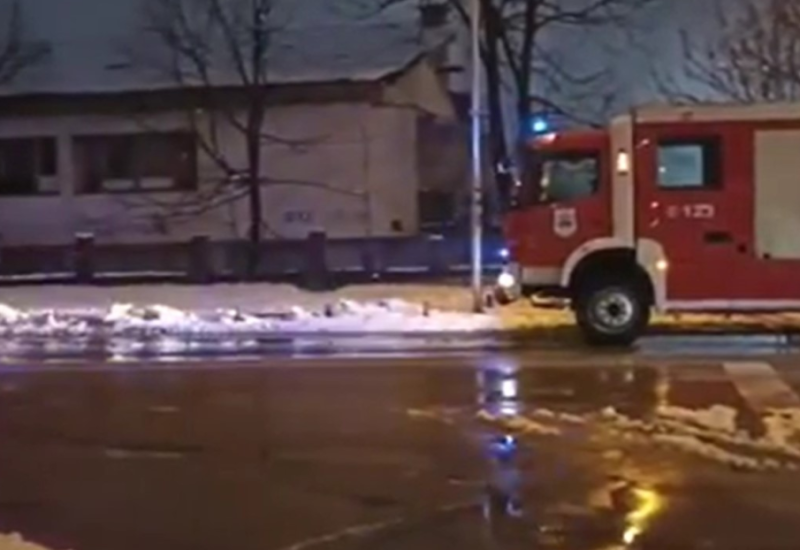 Požar u bivšoj Građevinskoj školi: Banjalučki vatrogasci intervenisali (VIDEO)