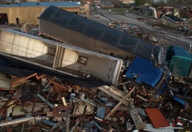 Vanredno stanje u Amerikci: Tornado opustošio naselja VIDEO