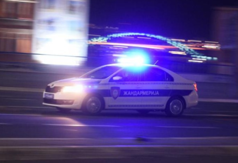Užasno porodično nasilje: Maloljetnik napao oca, lomio stvari u stanu, pa udario i policajca