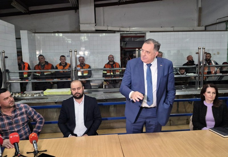 Prekinut štrajk nakon sastanka sa Dodikom: radnici „Nove Ljubije“ dobijaju šest plata