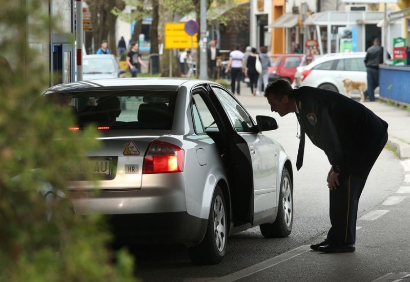 AMS RS upozorio na pojačanu frekvenciju vozila, na nekim graničnim prelazima već gužve