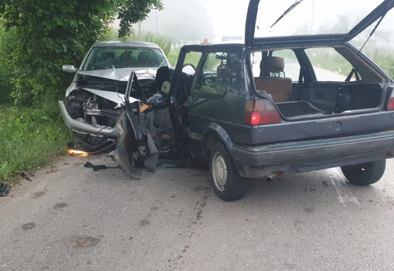 Težak sudar kod Bratunca: Vatrogasci iz vozila izvlačili povrijeđene (FOTO)