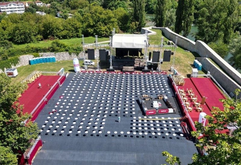 Trodnevni spektakl na Kastelu: Evo kako izgleda najveći klub na otvorenom na Balkanu!