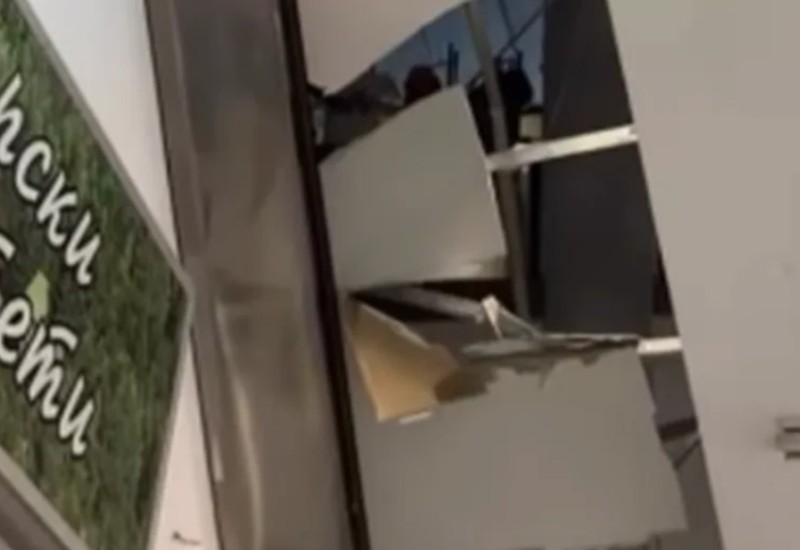 Dramatične scene u tržnom centru u Zemunu nakon što se obrušila krovna konstrukcija